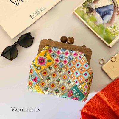 کیف واله : مینی‌بگ دهنه چوبی تافته زری‌دوزی 1