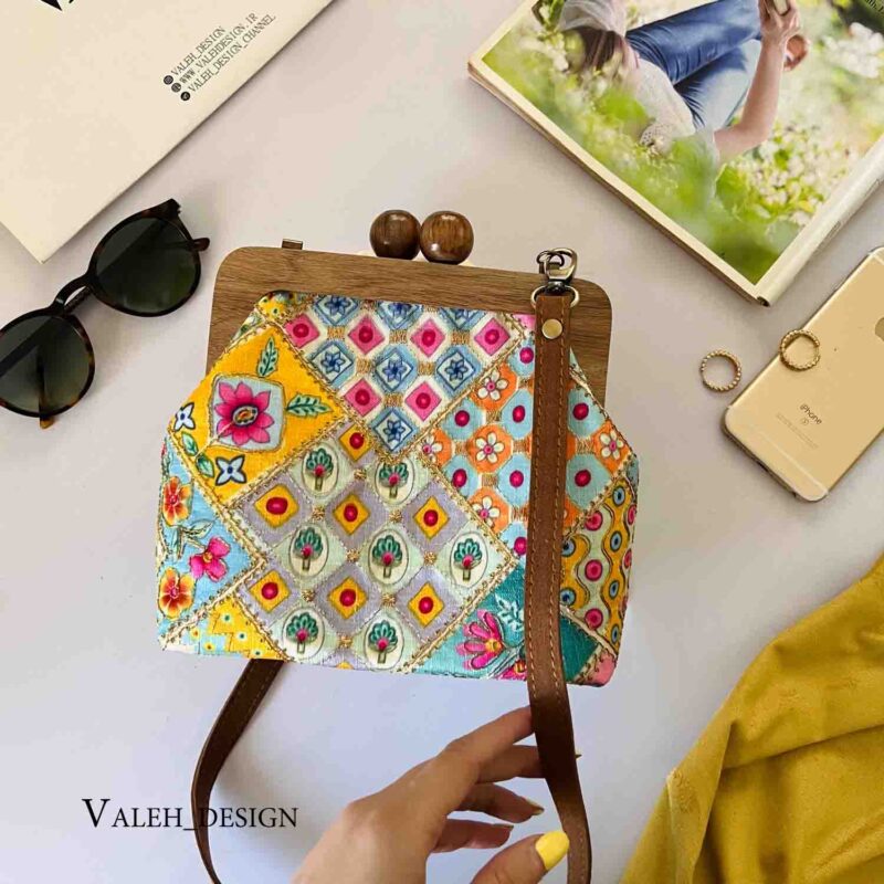 کیف واله : مینی‌بگ دهنه چوبی تافته زری‌دوزی 2