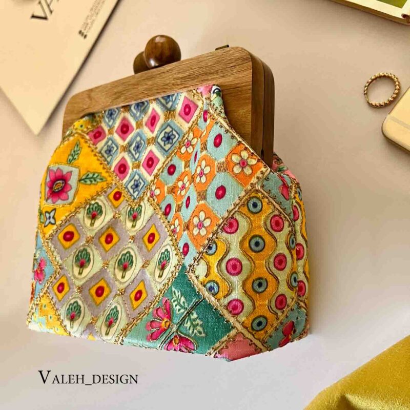 کیف واله : مینی‌بگ دهنه چوبی تافته زری‌دوزی 4