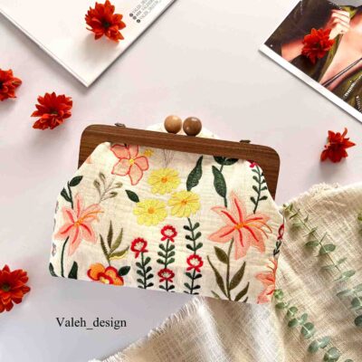 کیف واله : کیف دهنه چوبی گلدار لینن 1