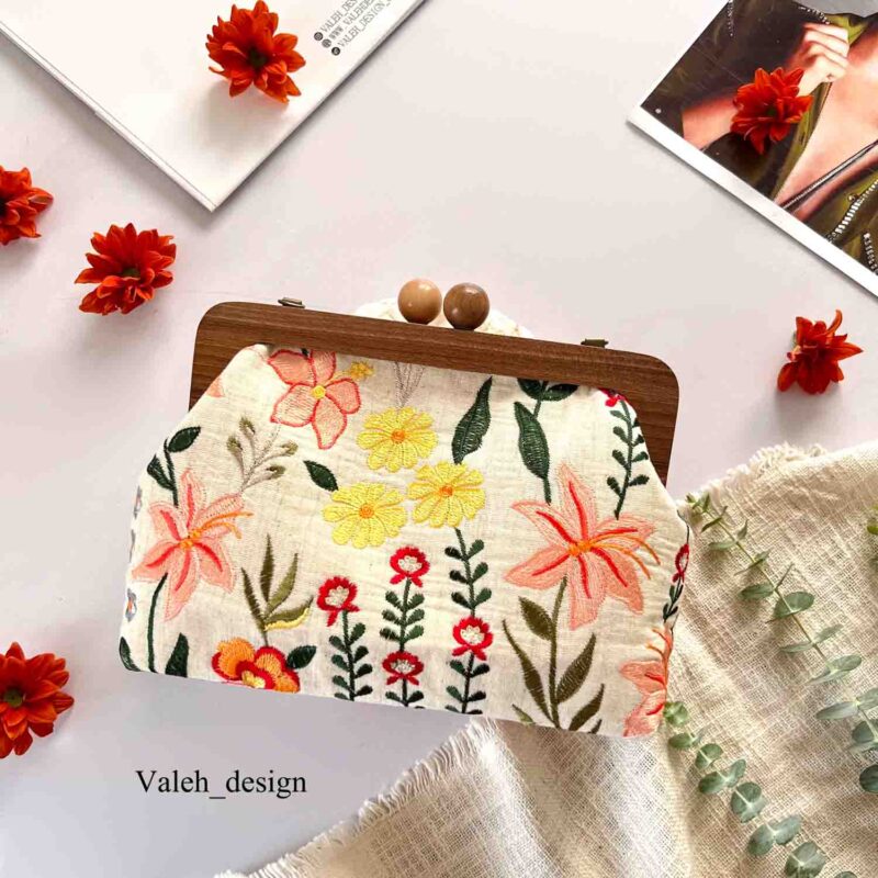 کیف واله : کیف دهنه چوبی گلدار لینن 1