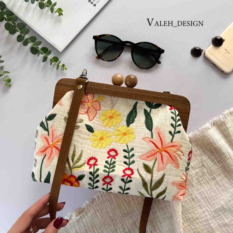 کیف واله : کیف دهنه چوبی گلدار لینن 2