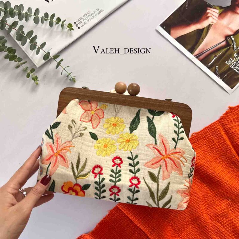 کیف واله : کیف دهنه چوبی گلدار لینن 3