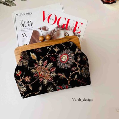 کیف واله : کیف دهنه چوبی مخمل مشکی سوزندوزی 1